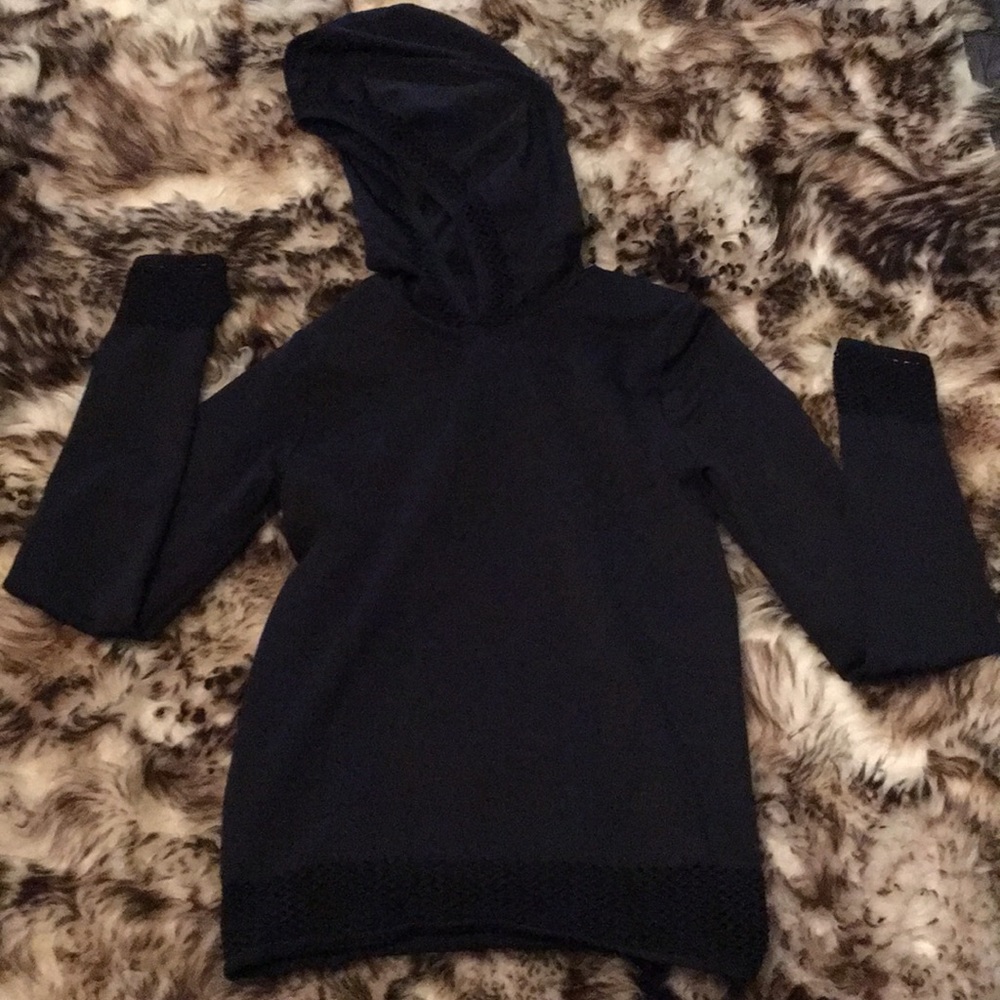 Long sleeve athletic shirt